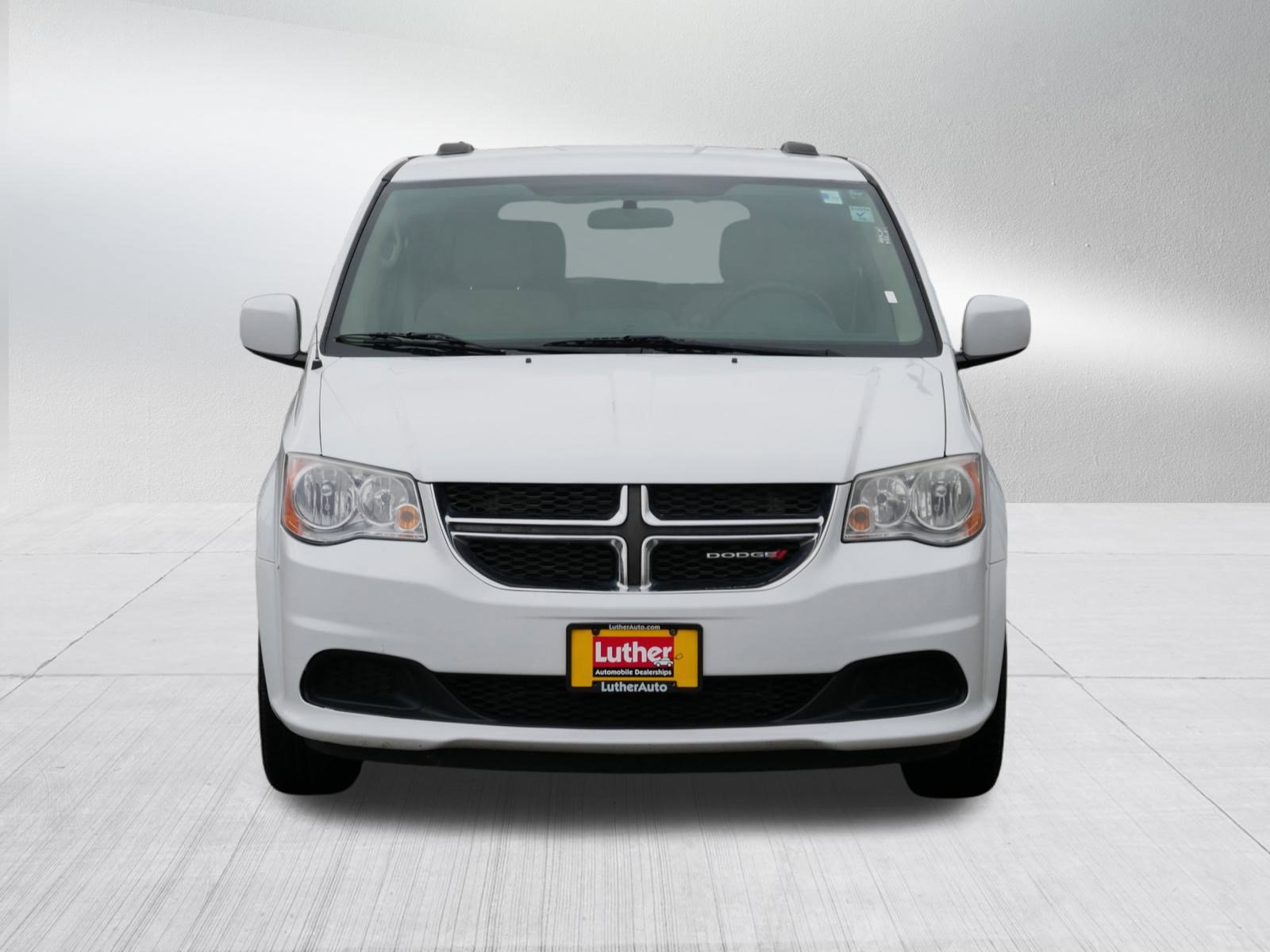 Used 2014 Dodge Grand Caravan SXT image 2