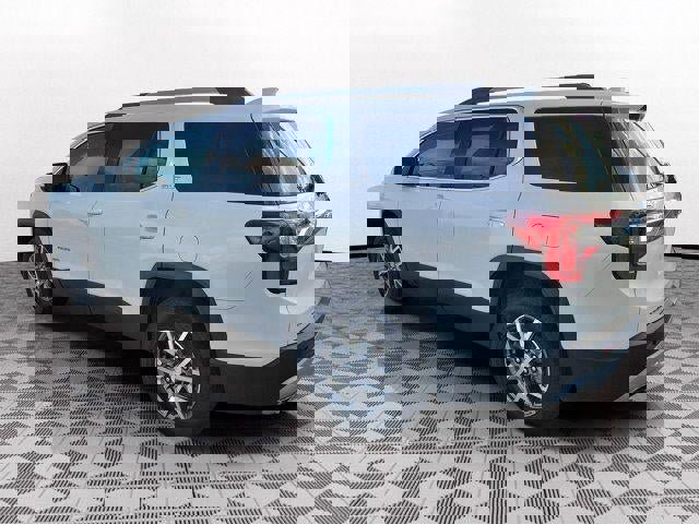 Used 2023 GMC Acadia SLT image 4