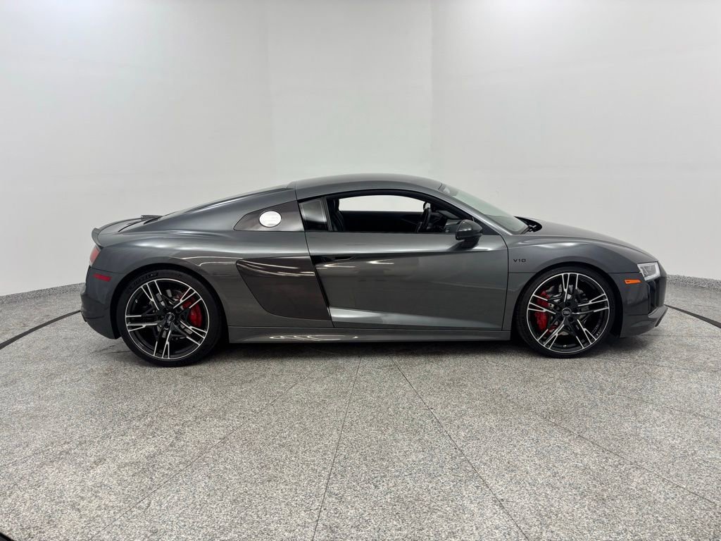 Used 2018 Audi R8 V10 w/ Premium Package image 8