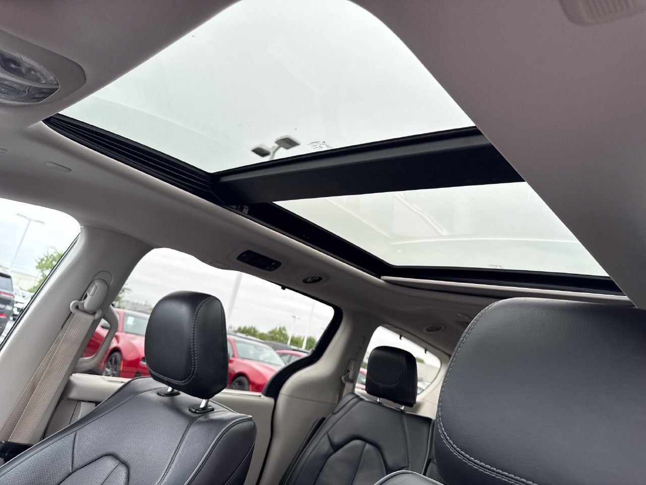 Used 2018 Chrysler Pacifica Limited FWD image 13