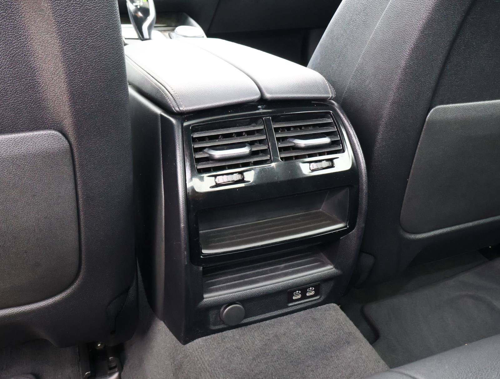 Used 2023 BMW 530i w/ Premium Package RWD image 13