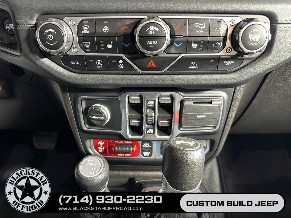 Used 2024 Jeep Wrangler Unlimited Rubicon w/ Convenience Group AWD/4WD image 30