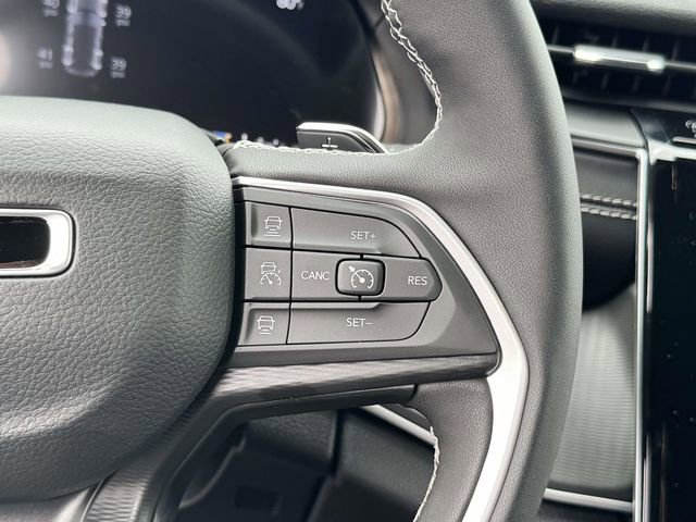 New 2025 Jeep Grand Cherokee Altitude image 10
