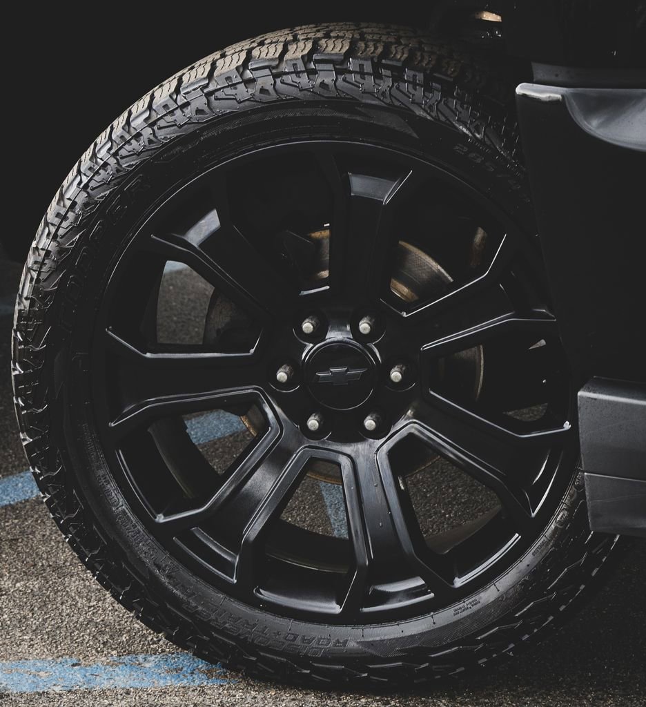 Used 2018 Chevrolet Silverado 1500 LT w/ All Star Edition image 2