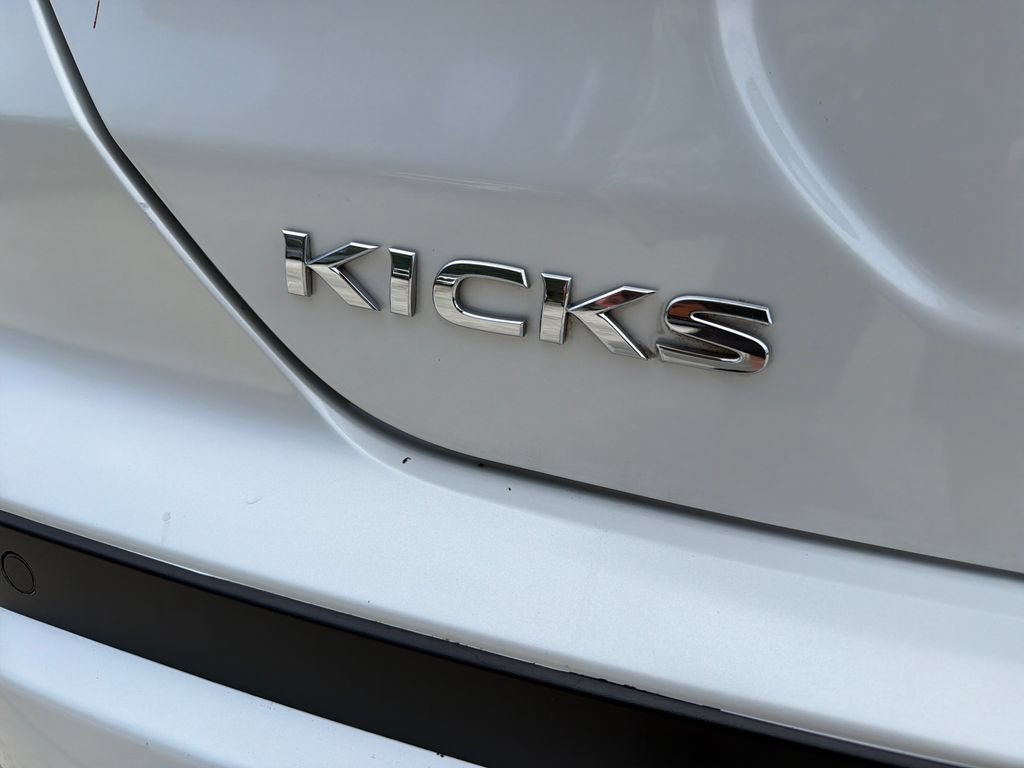 Certified 2021 Nissan Kicks SR FWD image 14