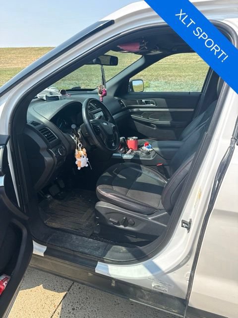 Used 2019 Ford Explorer XLT w/ XLT Sport Appearance Package AWD/4WD image 16