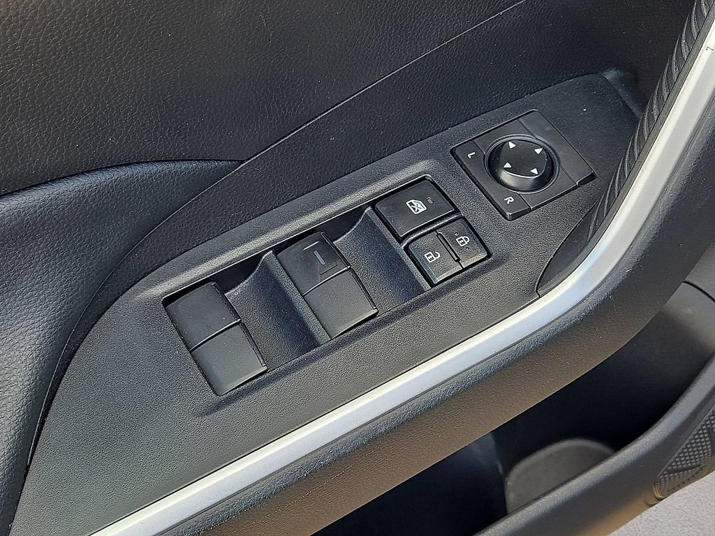 Used 2022 Toyota RAV4 LE AWD/4WD image 21