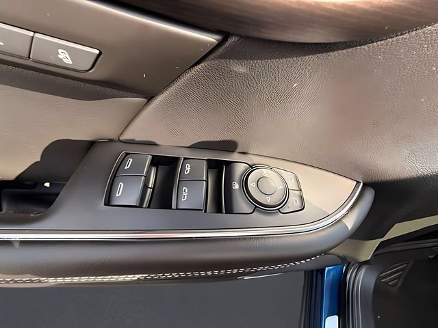 Used 2023 Buick Envision Avenir AWD/4WD image 11