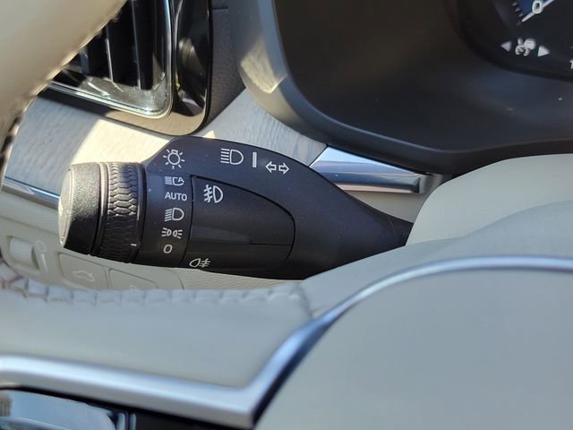 Used 2021 Volvo XC60 T8 Inscription w/ Advanced Package image 16