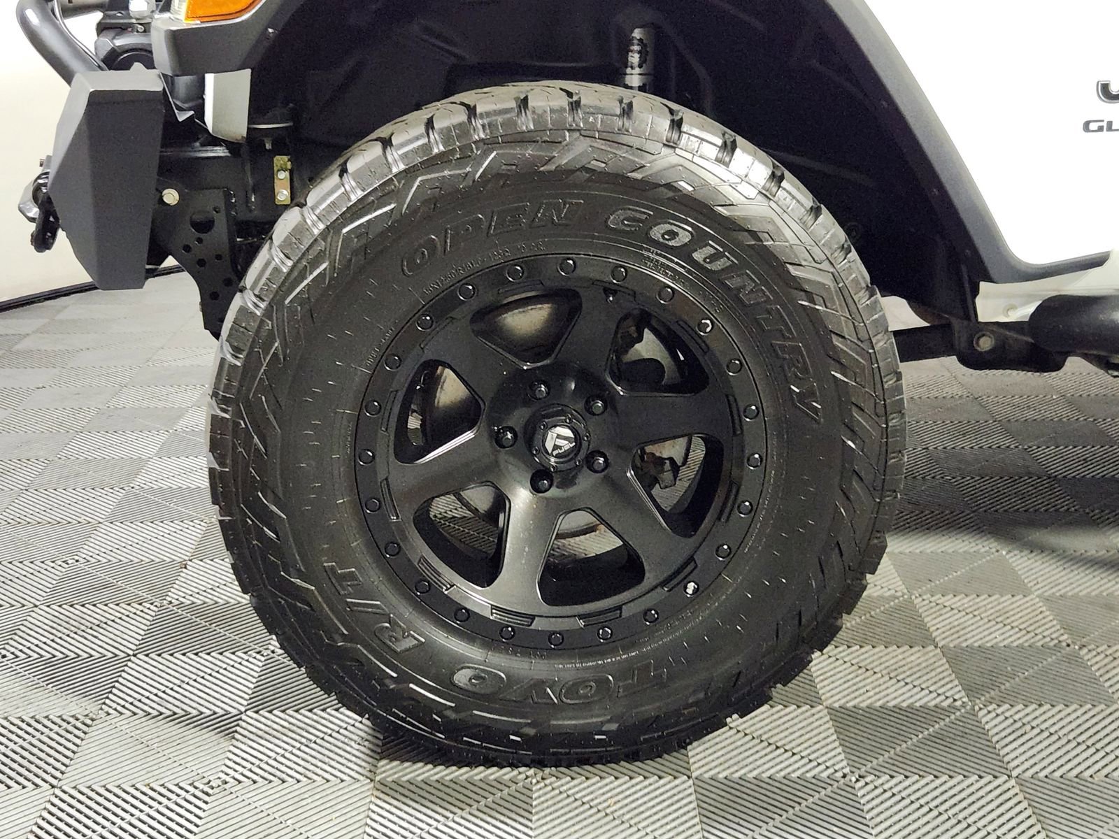 Used 2020 Jeep Gladiator Overland w/ Dual Top Group image 12