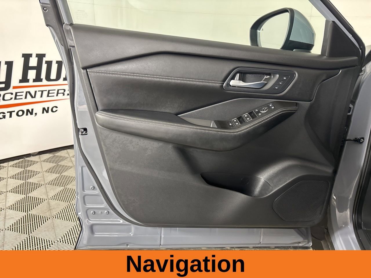 Used 2025 Nissan Rogue SL w/ Tech Package image 9