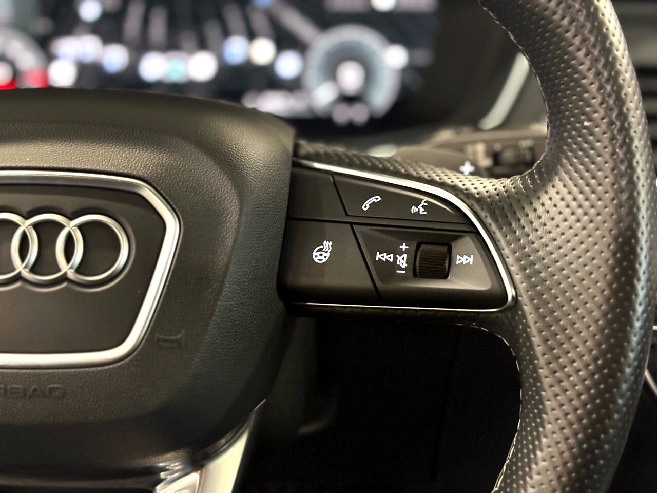 Used 2022 Audi Q5 e Prestige w/ Prestige Package image 27