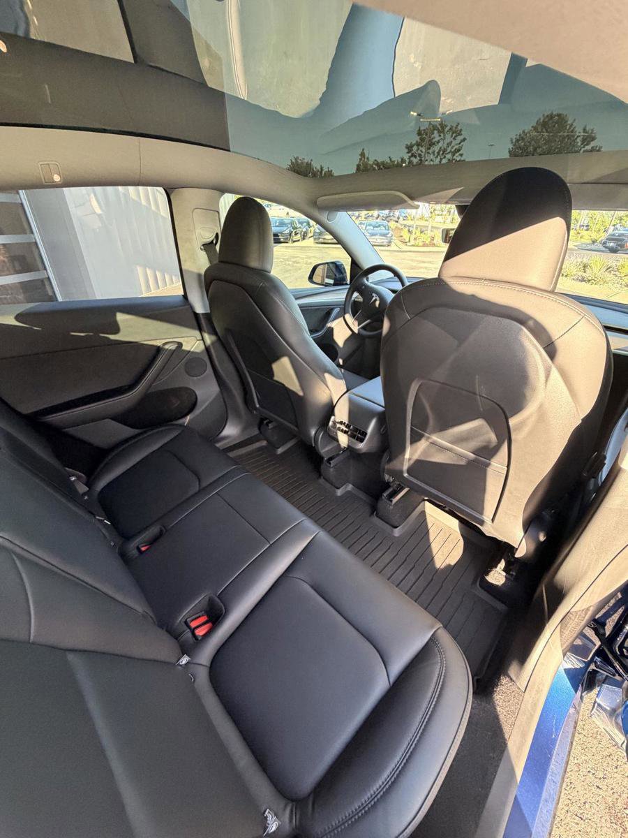 Used 2024 Tesla Model Y Long Range AWD/4WD image 18