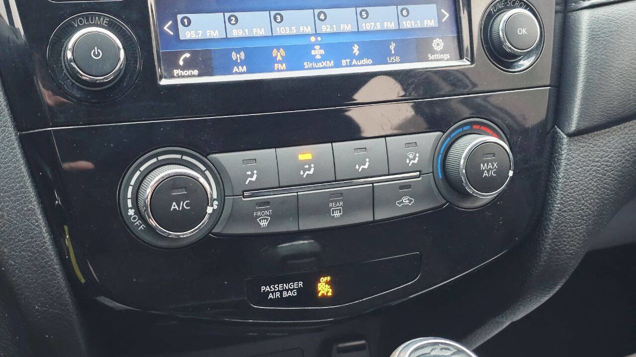 Used 2018 Nissan Rogue SV image 17