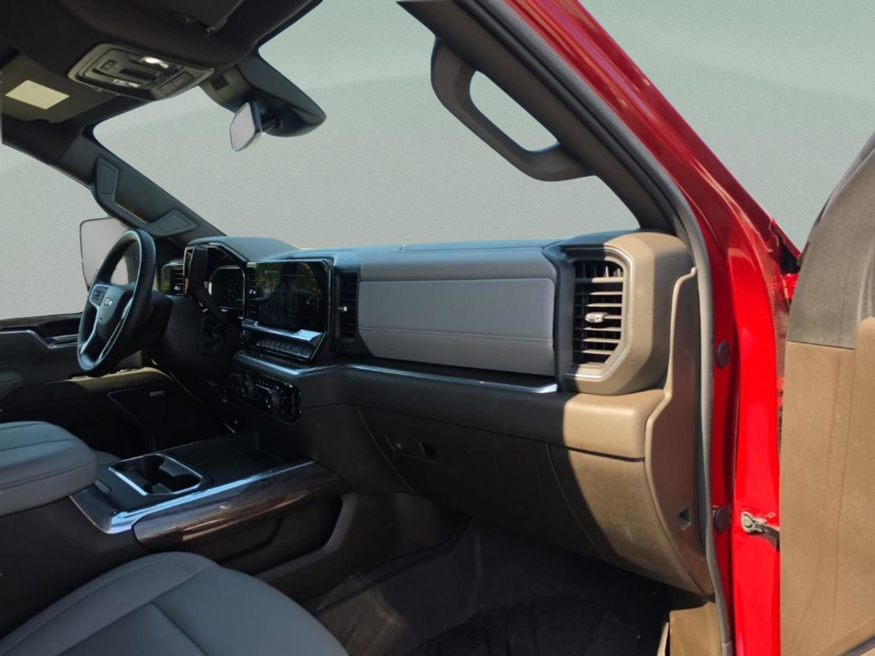 Used 2026 Chevrolet Silverado 3500 LTZ w/ LTZ Convenience Package AWD/4WD image 31