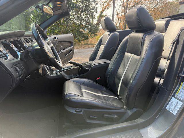 Used 2010 Ford Mustang GT image 9