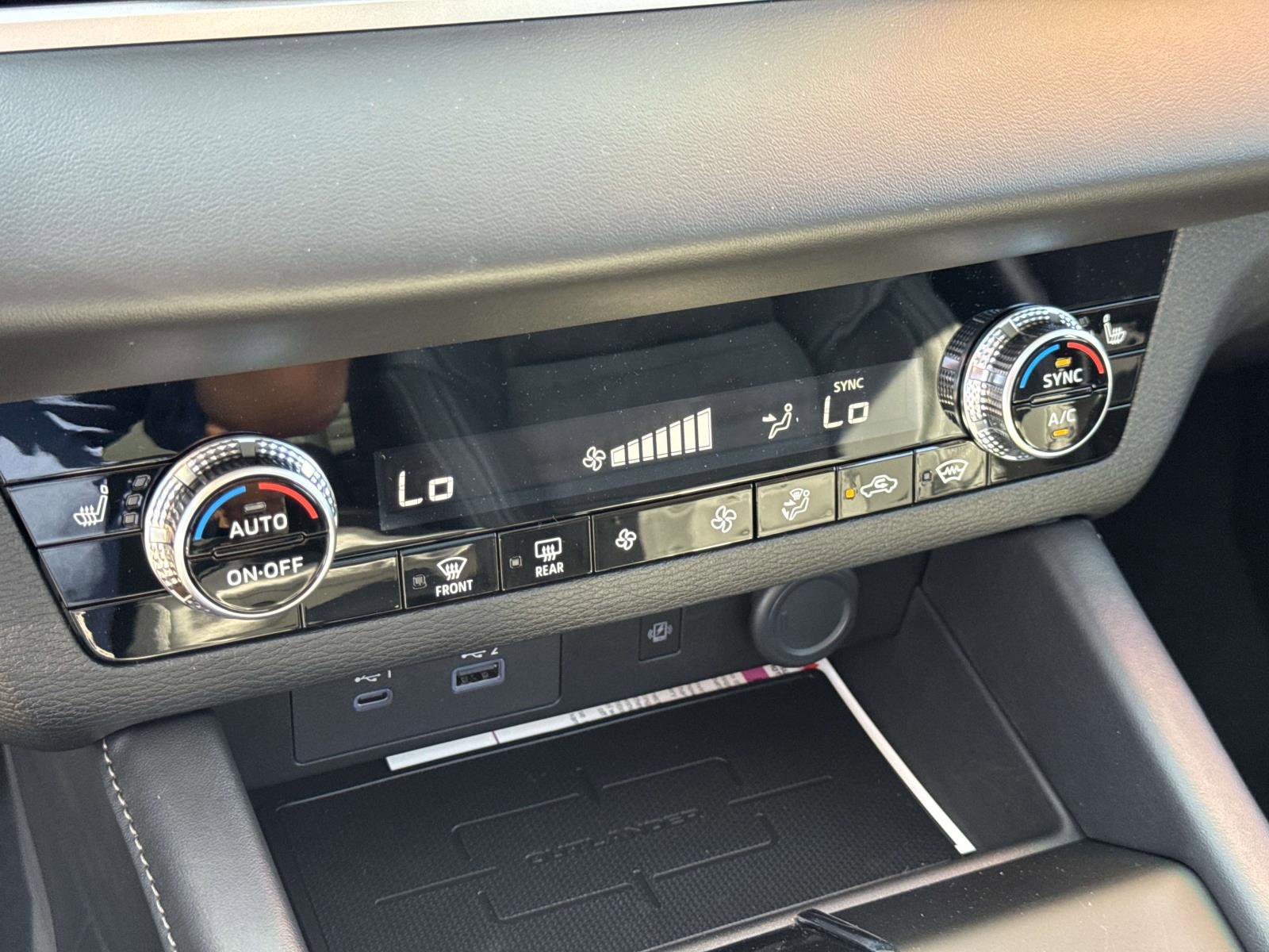 New 2025 Mitsubishi Outlander 4WD Plug-In Hybrid image 25