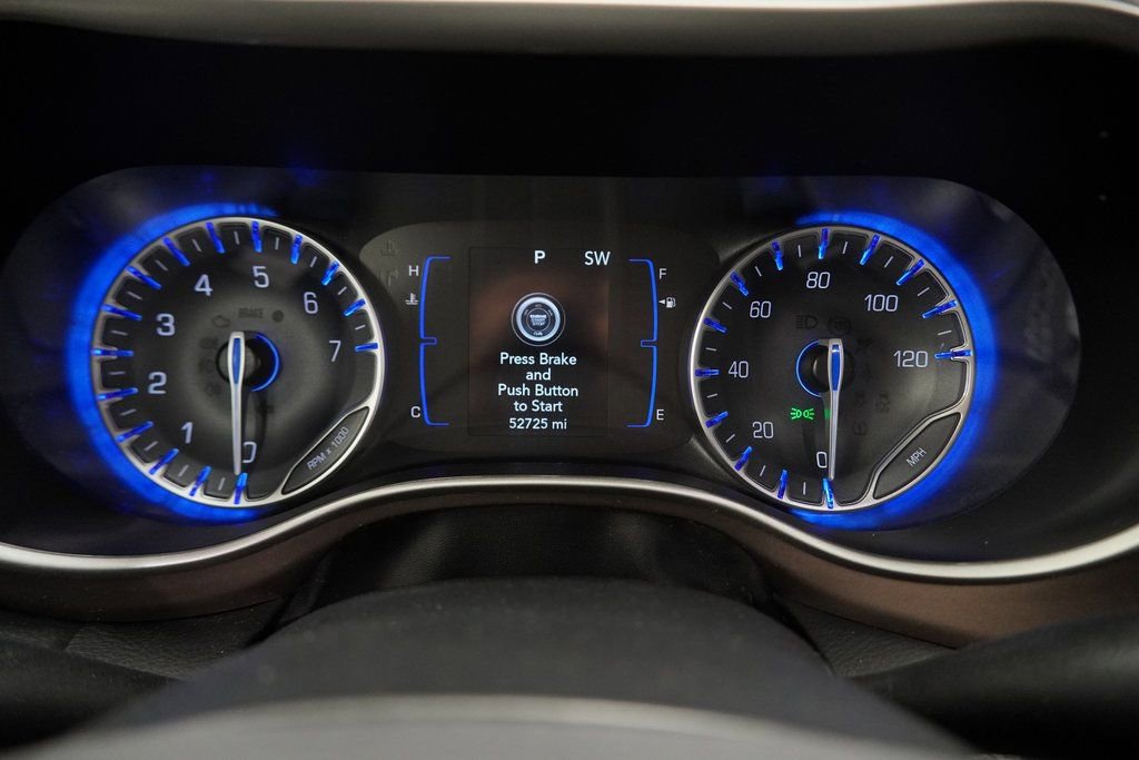 Used 2023 Chrysler Voyager LX image 25