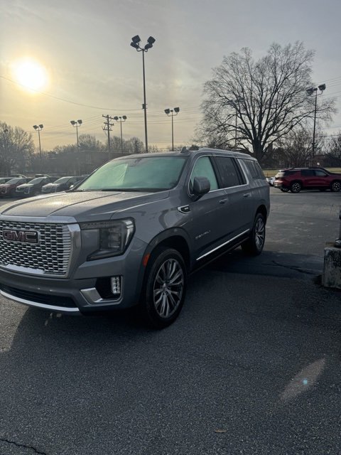 Used 2021 GMC Yukon XL Denali w/ Denali Premium Package image 8
