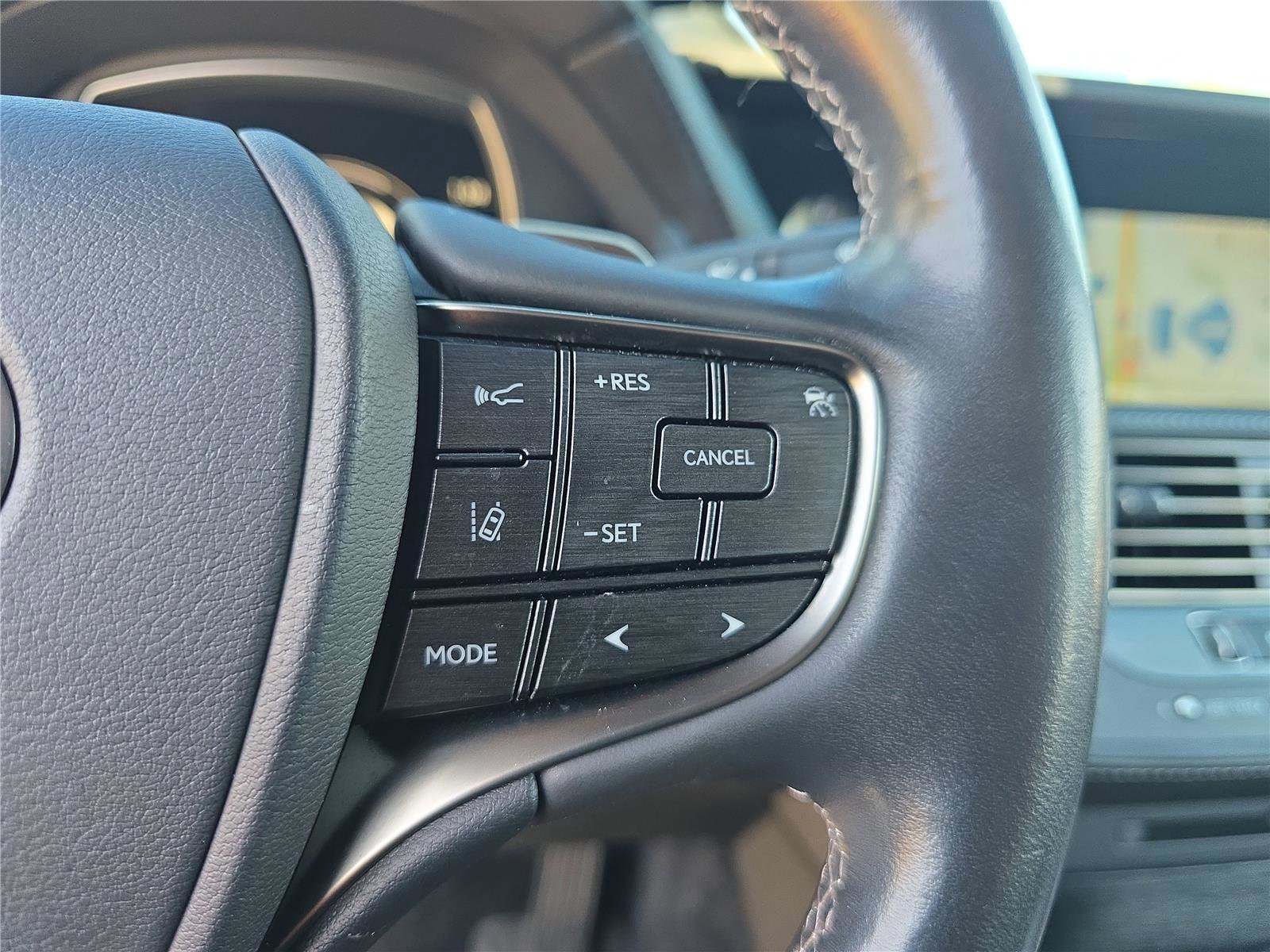 Used 2018 Lexus LS 500h w/ Accessory Package (Z2) image 23