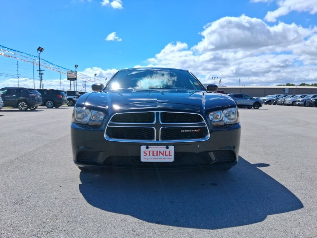 Used 2013 Dodge Charger SE RWD image 2