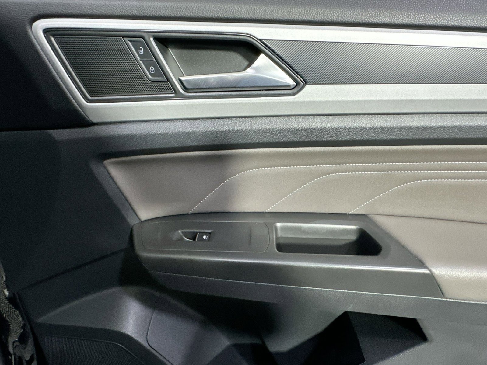 Used 2023 Volkswagen Atlas SEL R-Line image 41