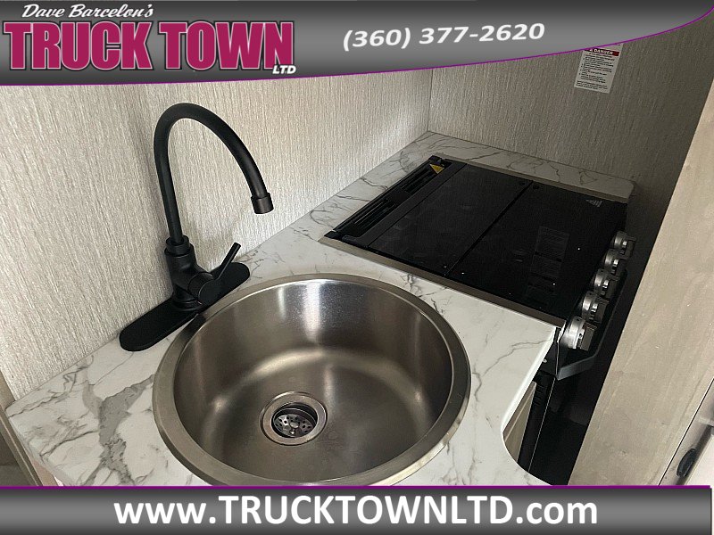 Used 2022 Ford E-450 and Econoline 450 Super Duty w/ Motorhome Prep Package RWD image 16