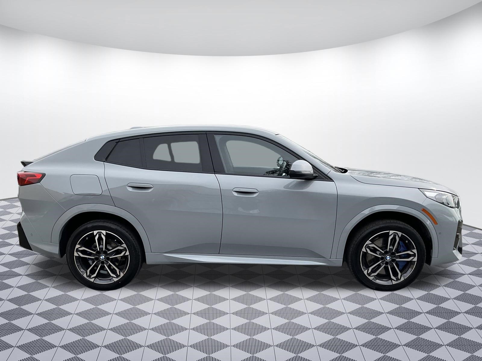 Used 2025 BMW X2 xDrive28i image 2