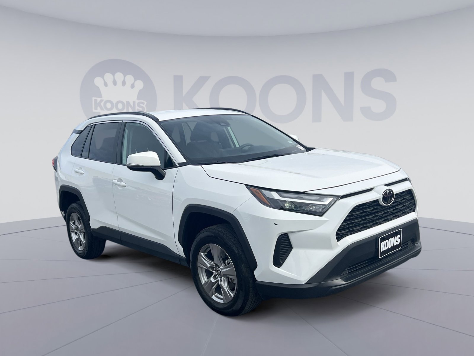 Used 2025 Toyota RAV4 XLE FWD image 2