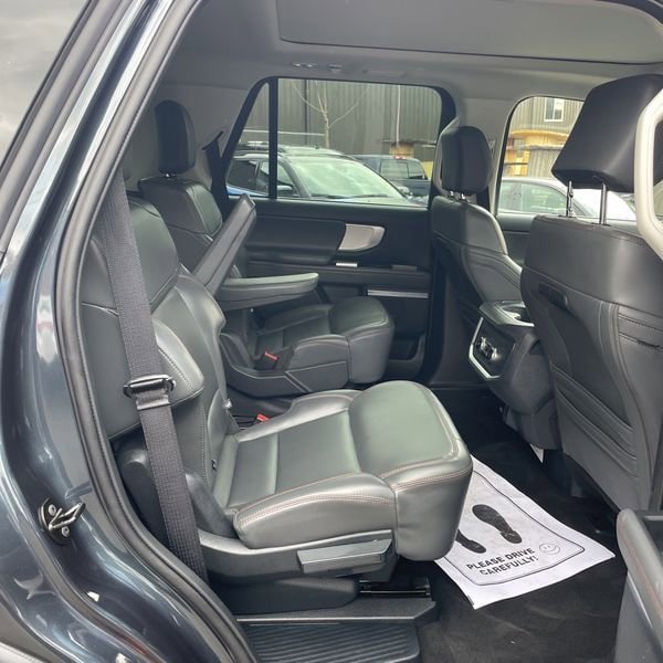 Used 2025 Ford Expedition Active AWD/4WD image 25