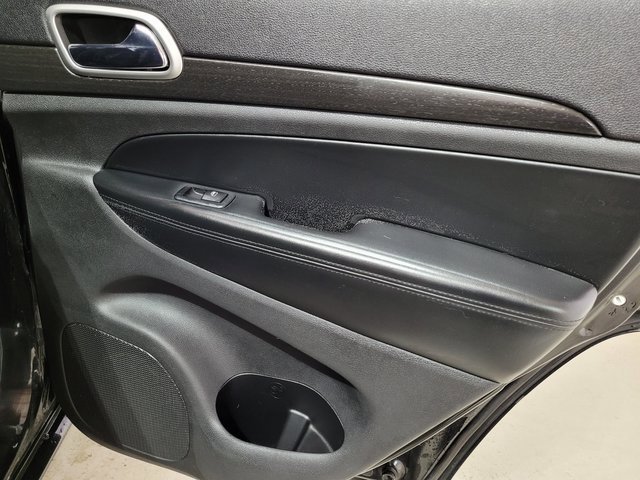 Used 2015 Jeep Grand Cherokee Altitude image 47