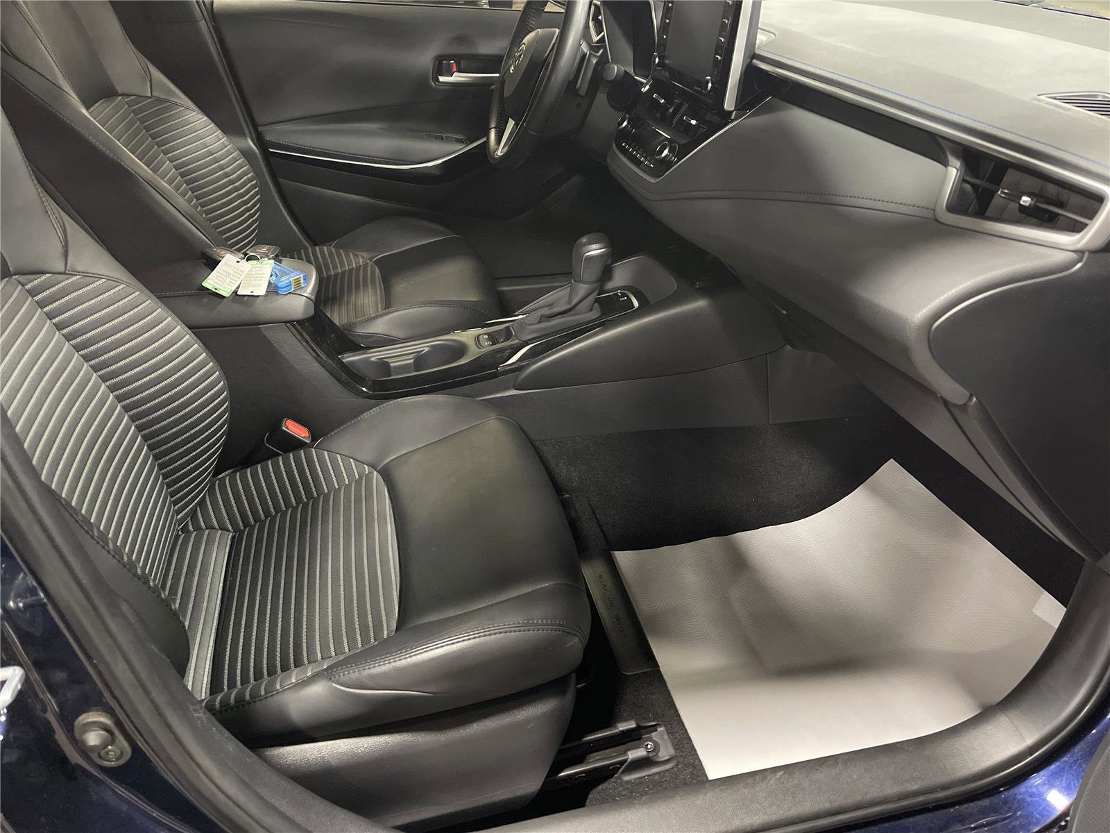 Used 2021 Toyota Corolla XSE image 12