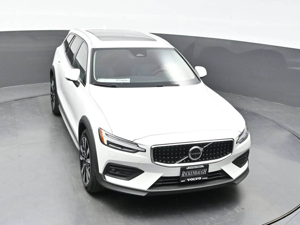 New 2026 Volvo V60 B5 Cross Country Ultra w/ Climate Package AWD/4WD image 32