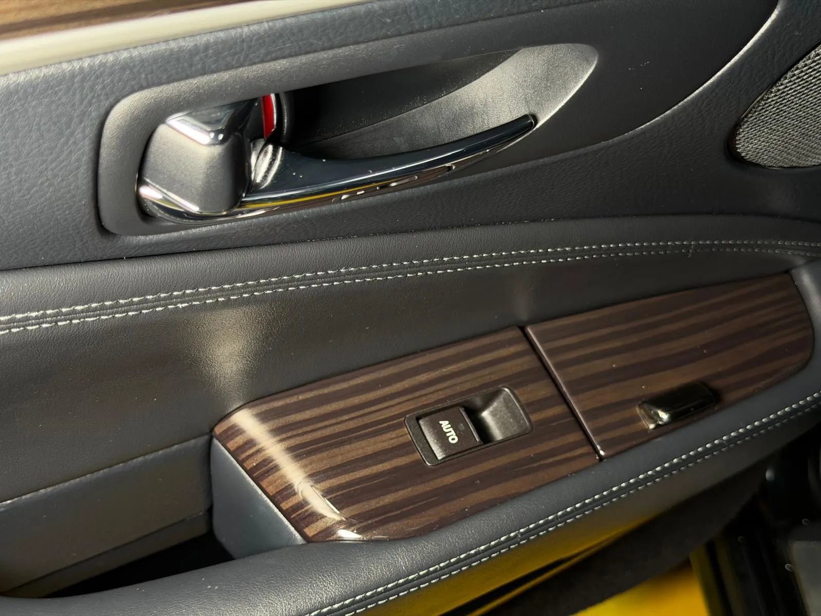 Used 2013 Lexus LS 460 w/ Comfort Pkg image 17