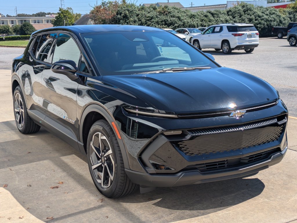 New 2026 Chevrolet Equinox EV LT FWD image 2