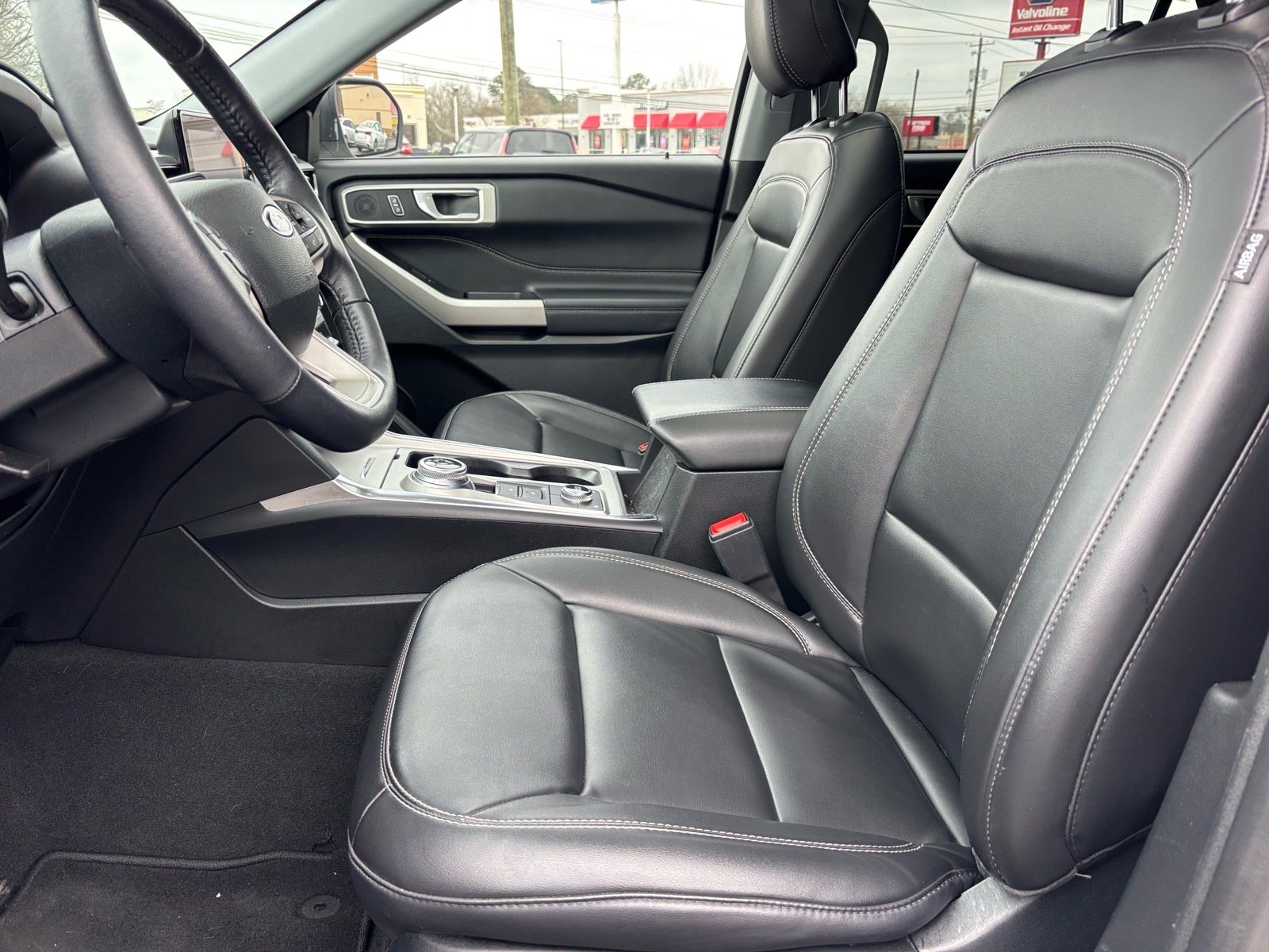 Used 2023 Ford Explorer XLT w/ Equipment Group 202A image 8