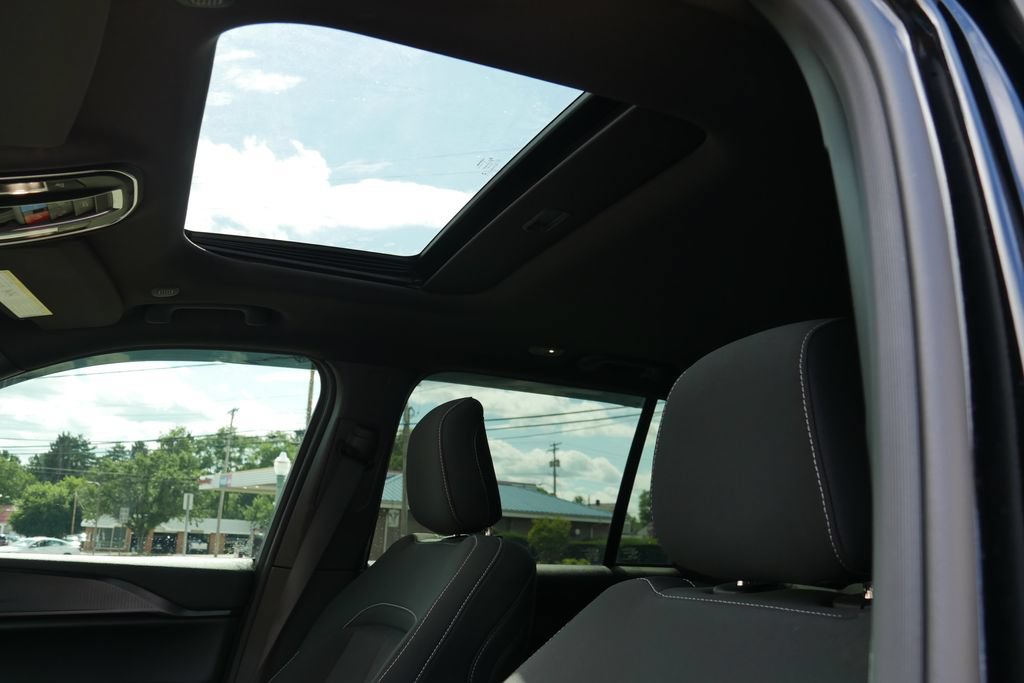 Used 2025 Jeep Grand Cherokee Laredo X w/ Luxury Tech Group I AWD/4WD image 12