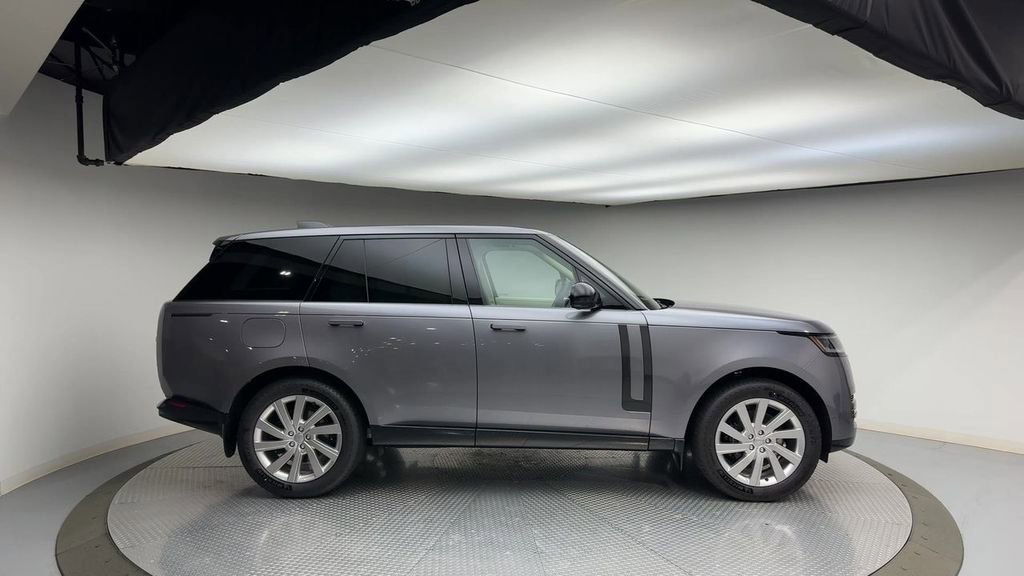 Certified 2023 Land Rover Range Rover SE image 9