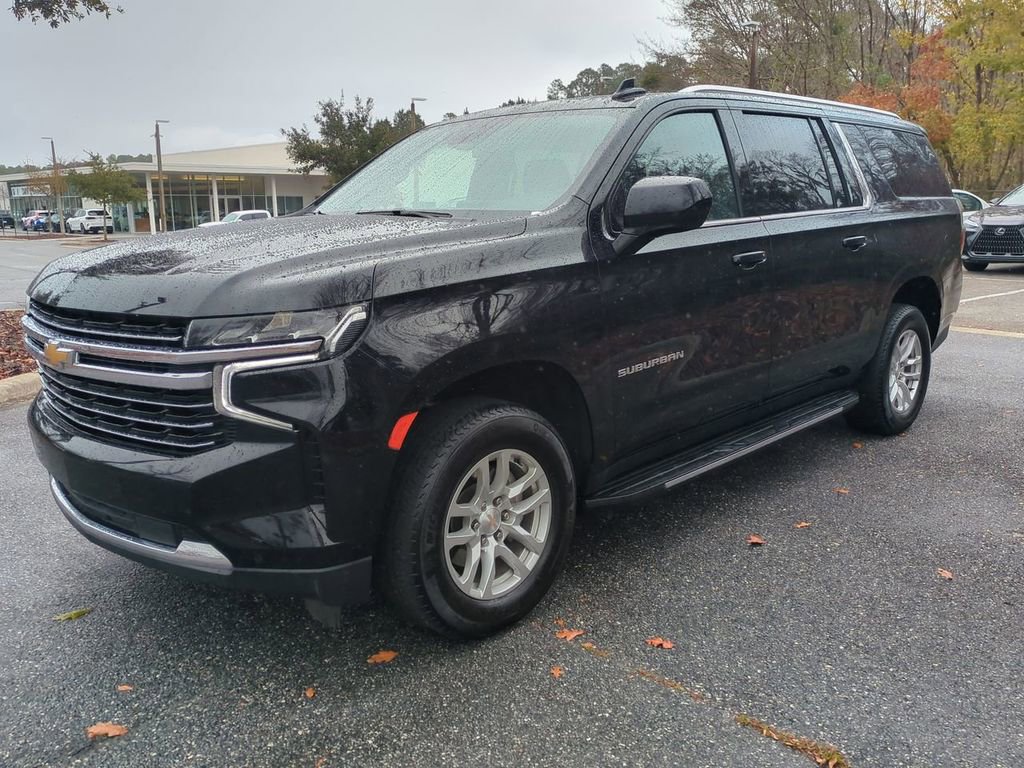 Used 2024 Chevrolet Suburban LT image 2