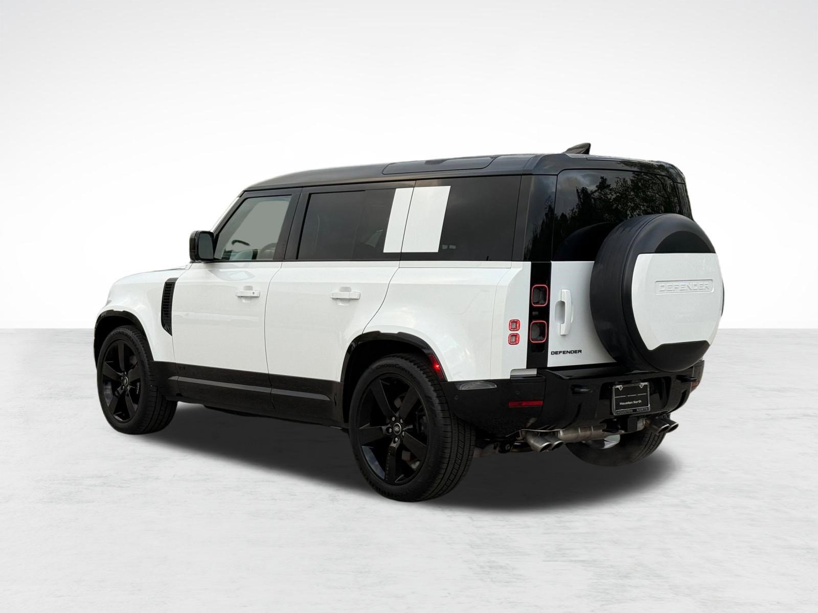 Used 2025 Land Rover Defender 110 V8 image 3