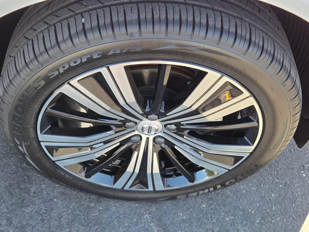 Used 2022 Volvo XC60 B5 Inscription w/ Climate Package FWD image 9