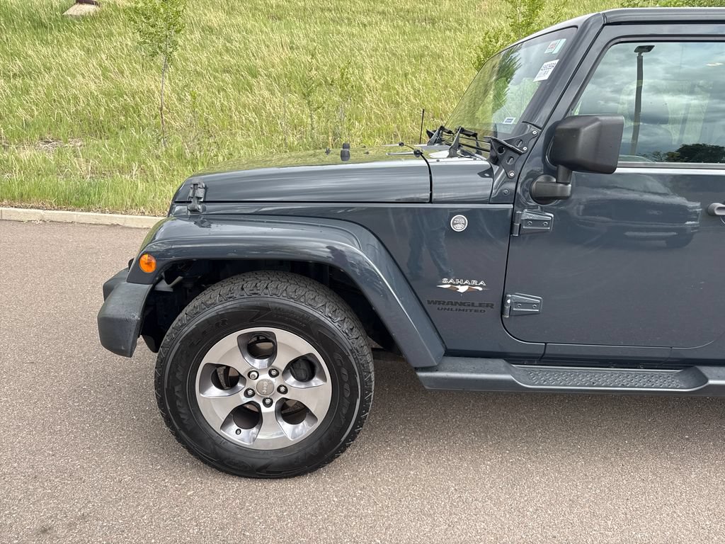 Used 2016 Jeep Wrangler Unlimited Sahara w/ Connectivity Group AWD/4WD image 29