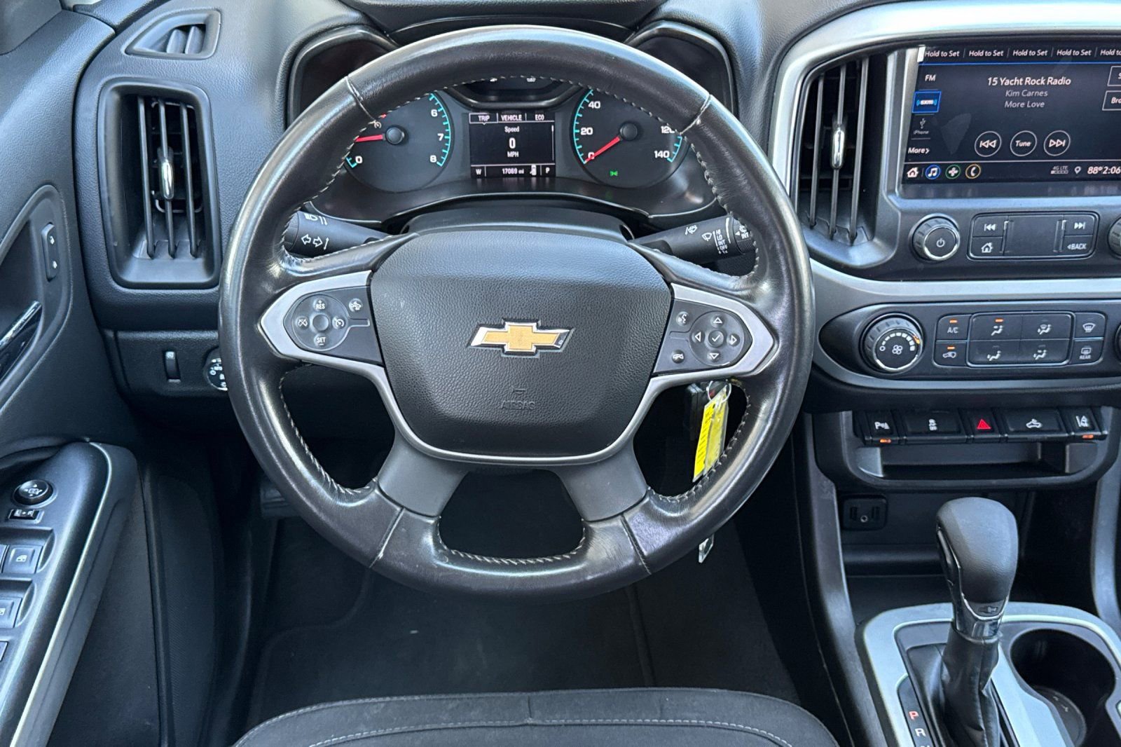 Used 2022 Chevrolet Colorado LT w/ Safety Package image 14