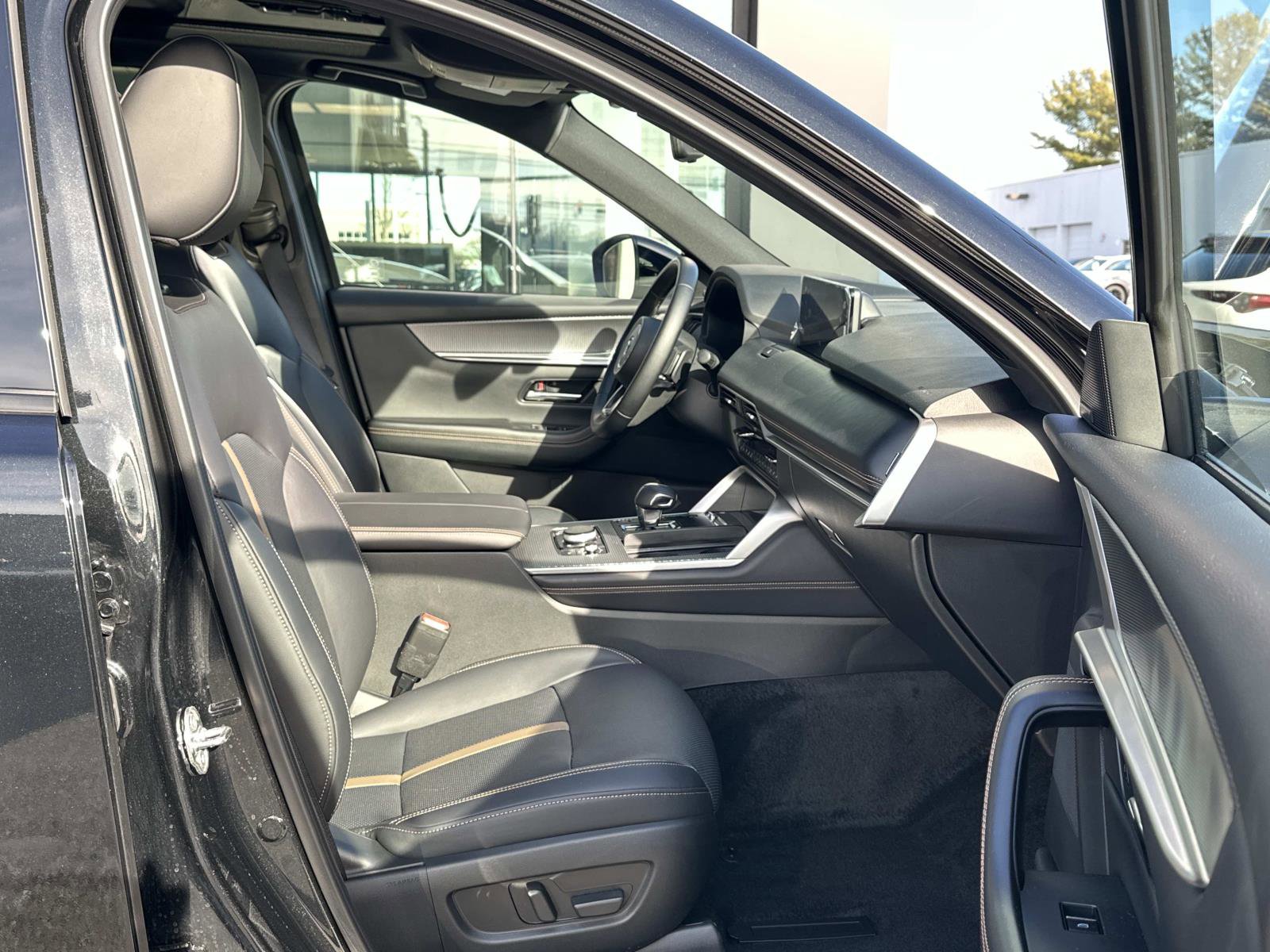 Used 2025 MAZDA CX-70 Plug-In Hybrid w/ Premium Plus image 13