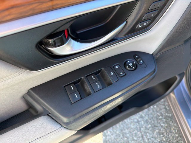 Used 2018 Honda CR-V Touring image 12