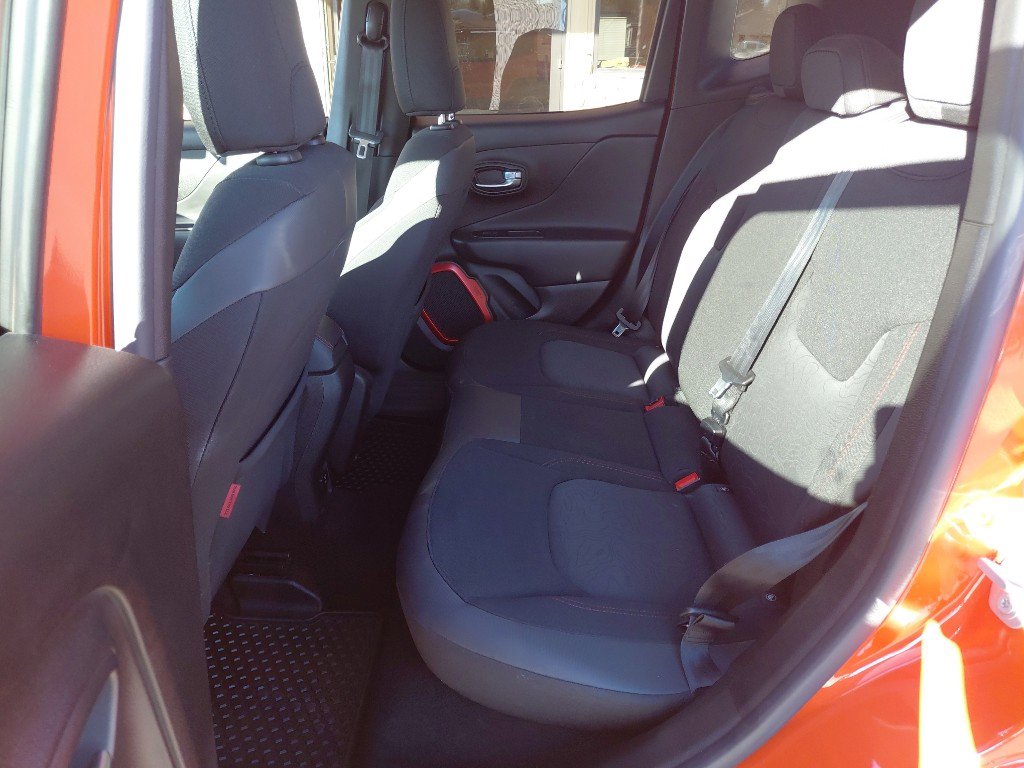 Used 2016 Jeep Renegade Trailhawk w/ Cold Weather Group AWD/4WD image 10