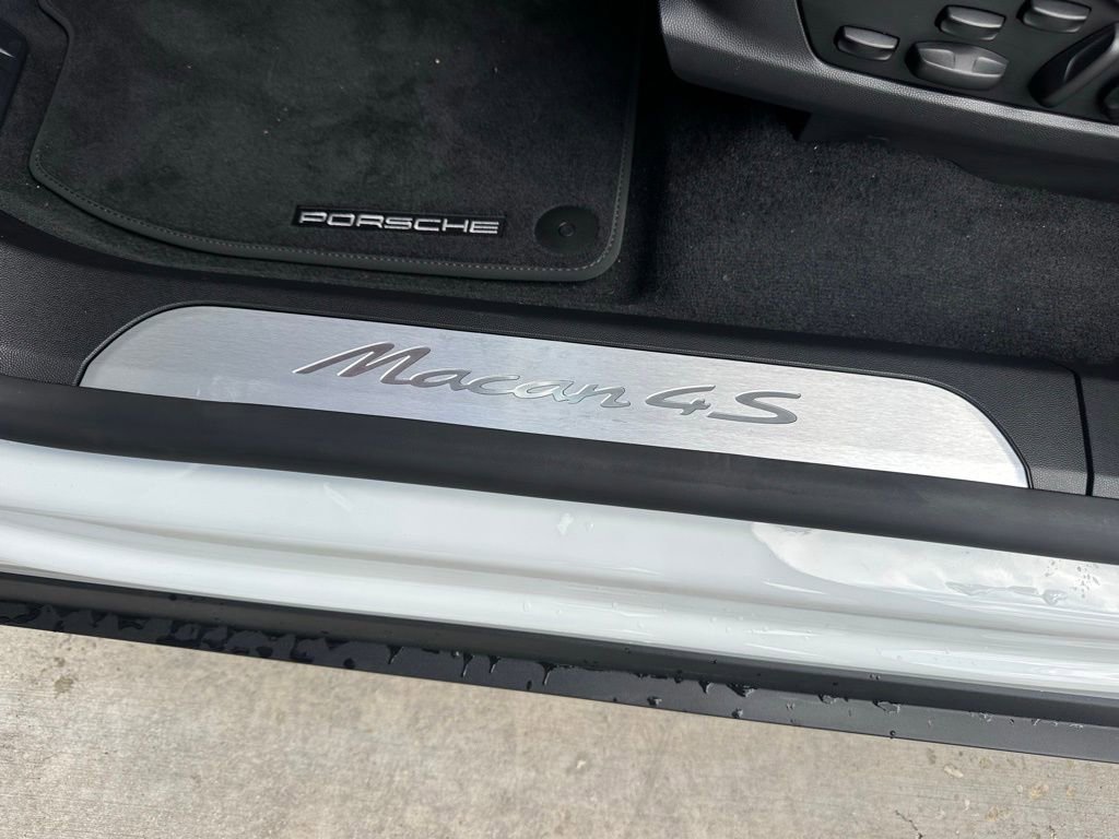 Used 2026 Porsche Macan 4S Electric image 23