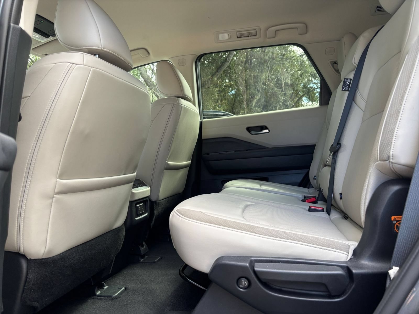 Used 2026 Nissan Pathfinder SL FWD image 27