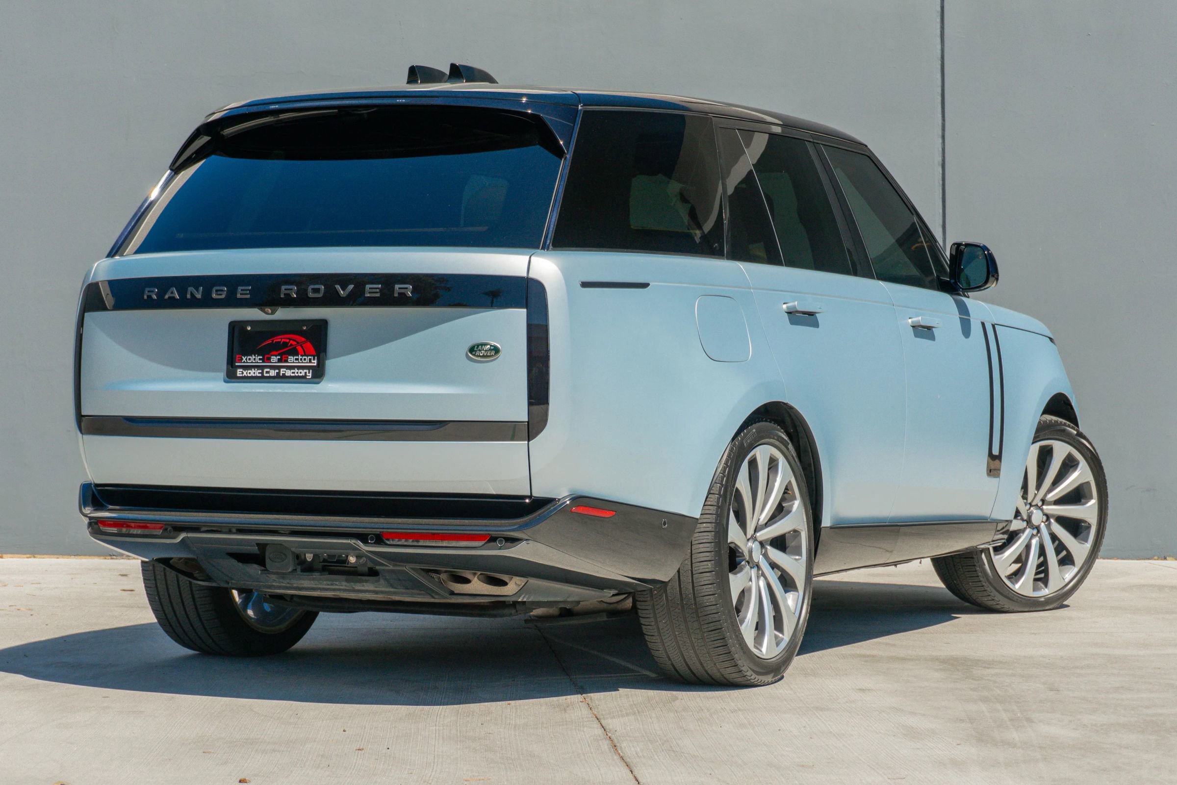 Used 2023 Land Rover Range Rover Autobiography image 7