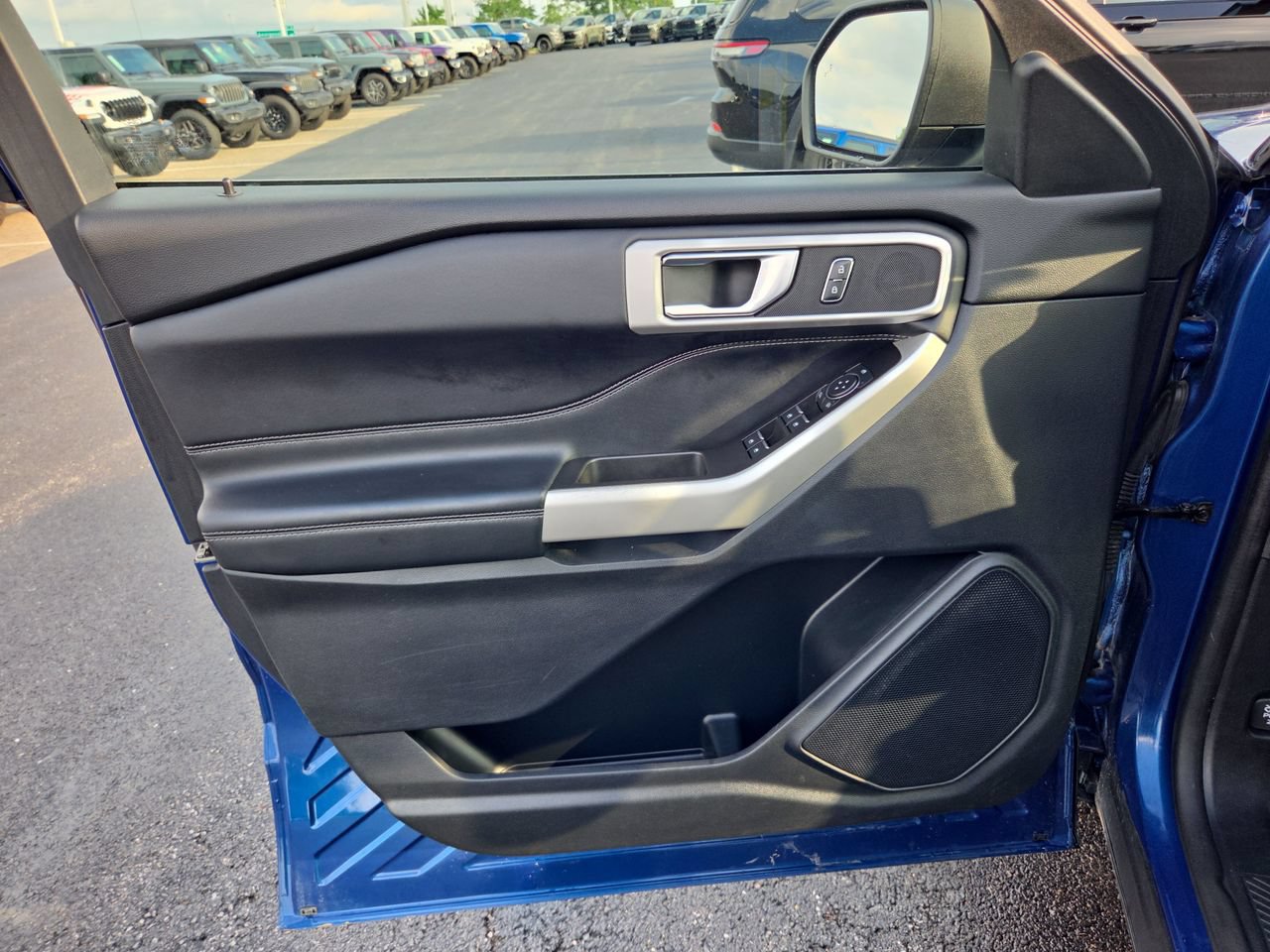 Used 2022 Ford Explorer XLT AWD/4WD image 19